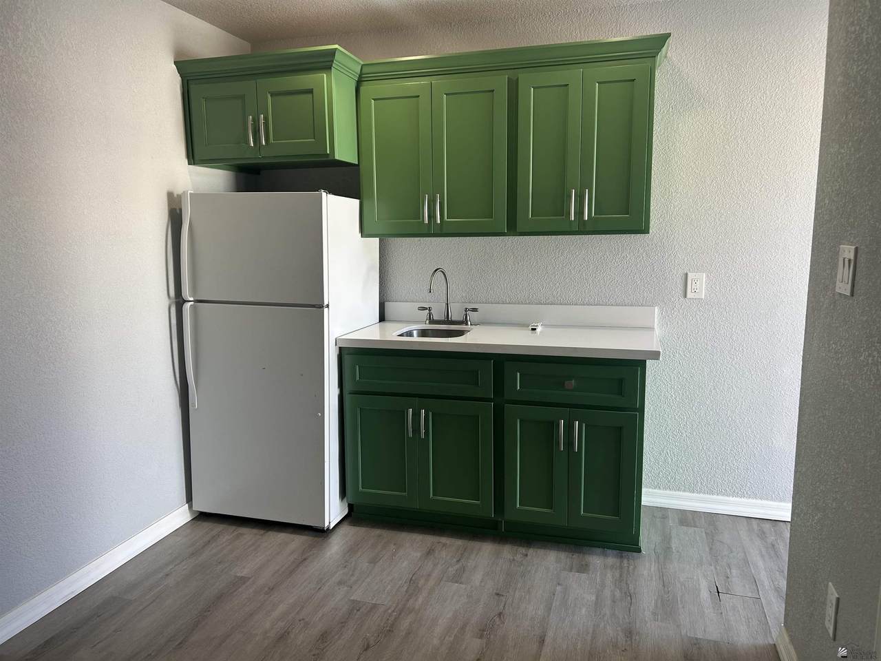 640 1 AVE - Photo 1
