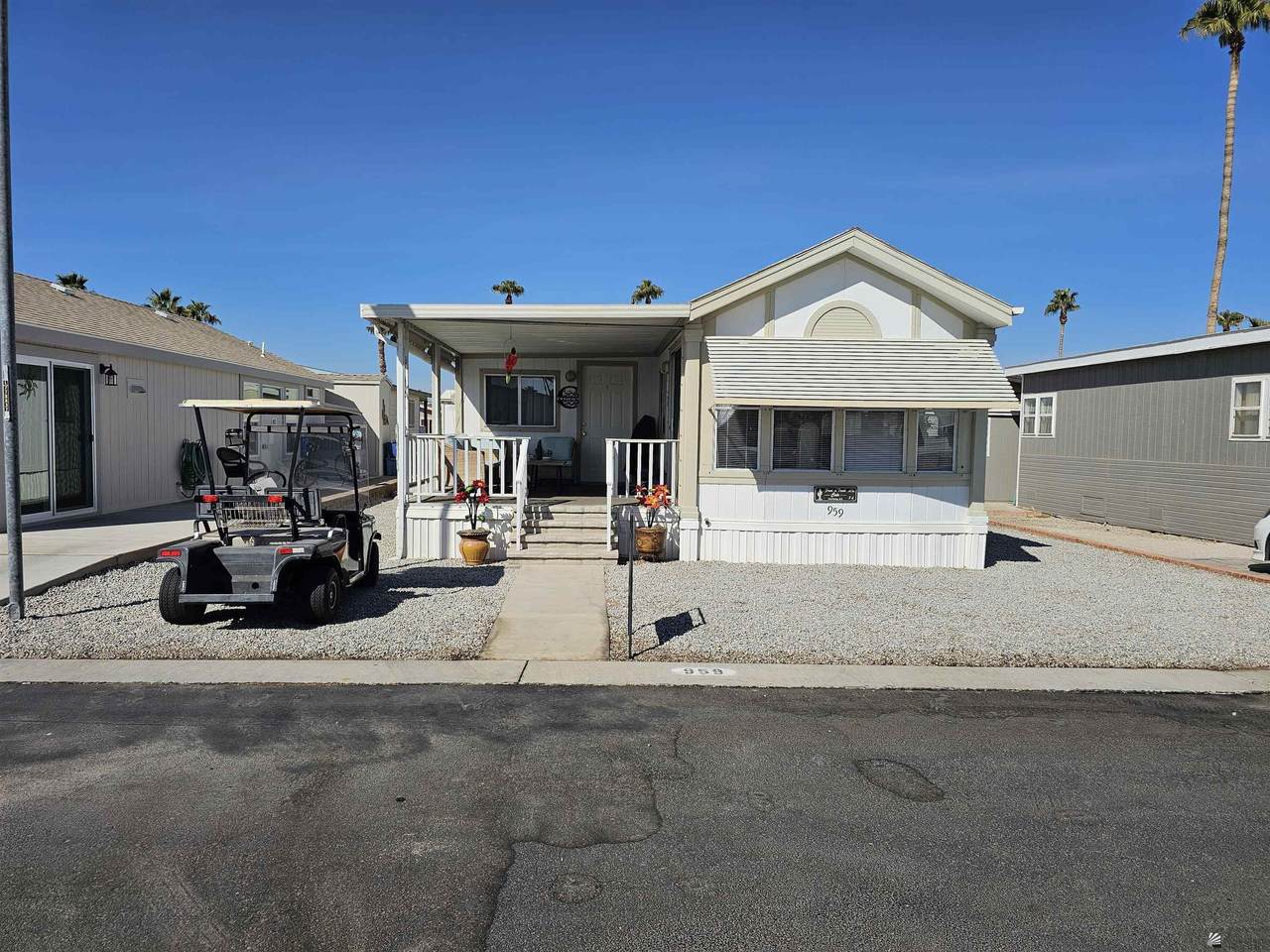 5707 32 ST - Photo 1