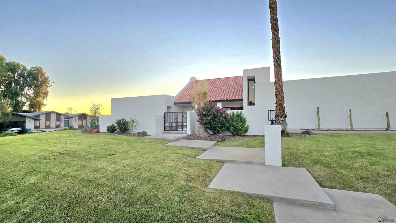 2008 14 AVE - Photo 1