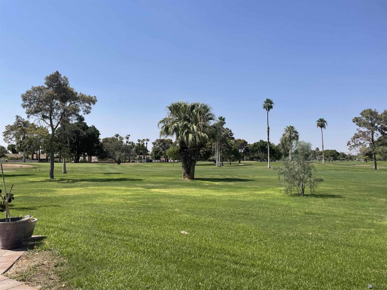 500 Country Club Dr - Photo 1
