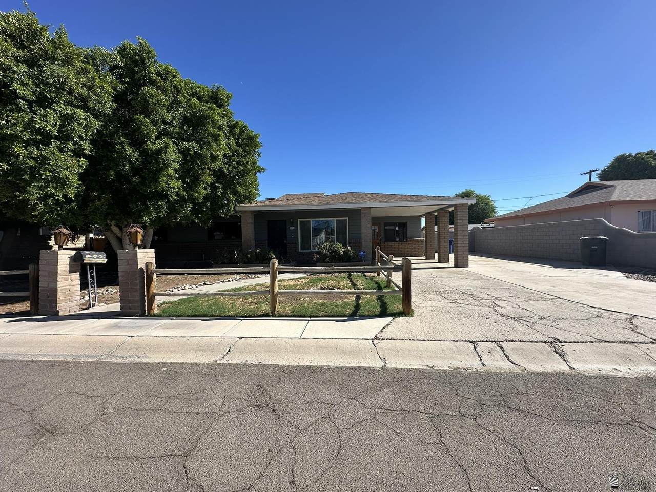 2229 17 ST - Photo 1