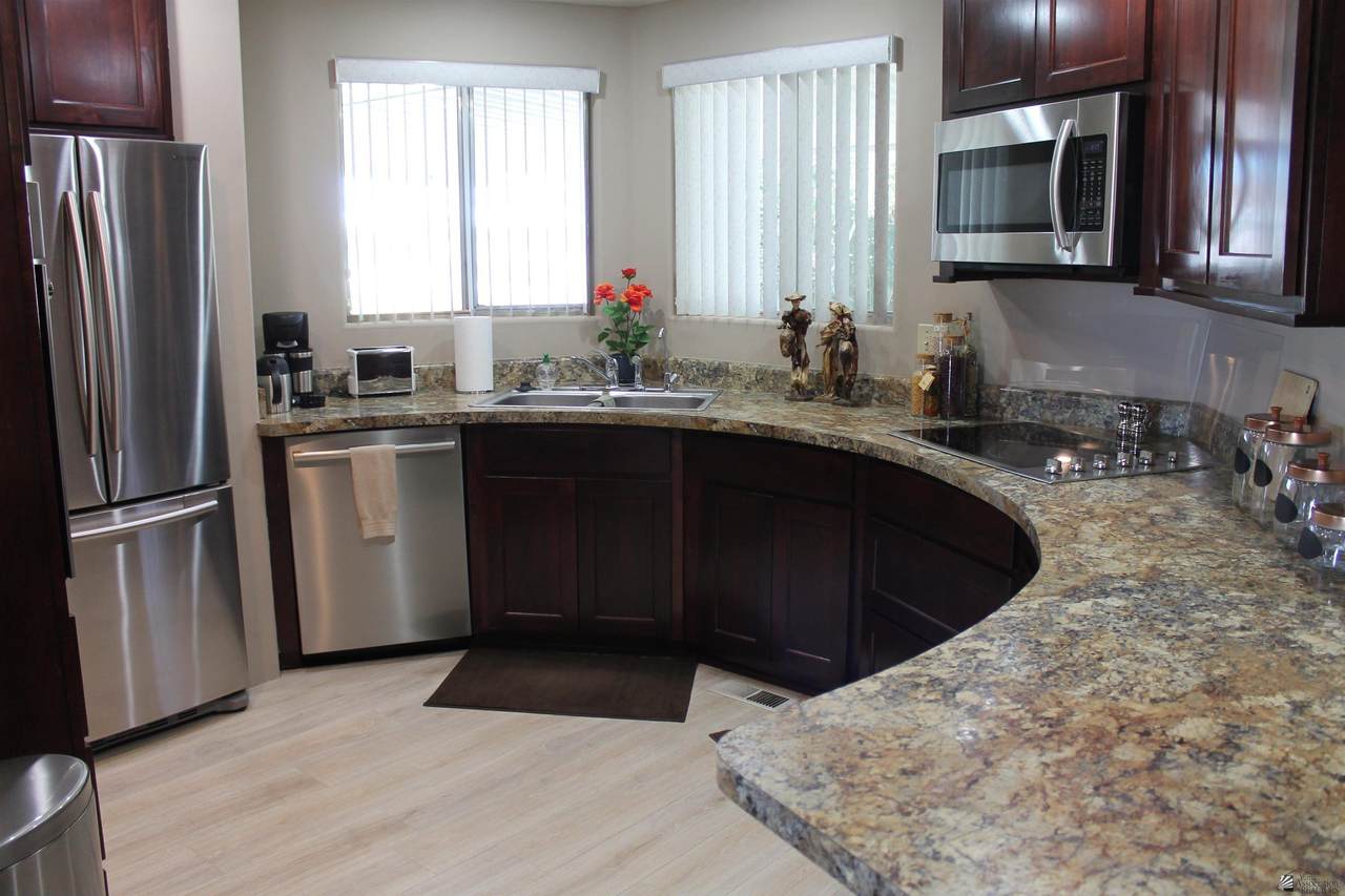 11337 37 ST - Photo 1