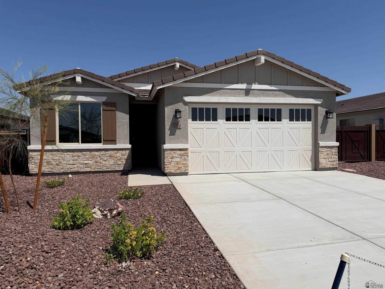 7712 35 ST - Photo 1