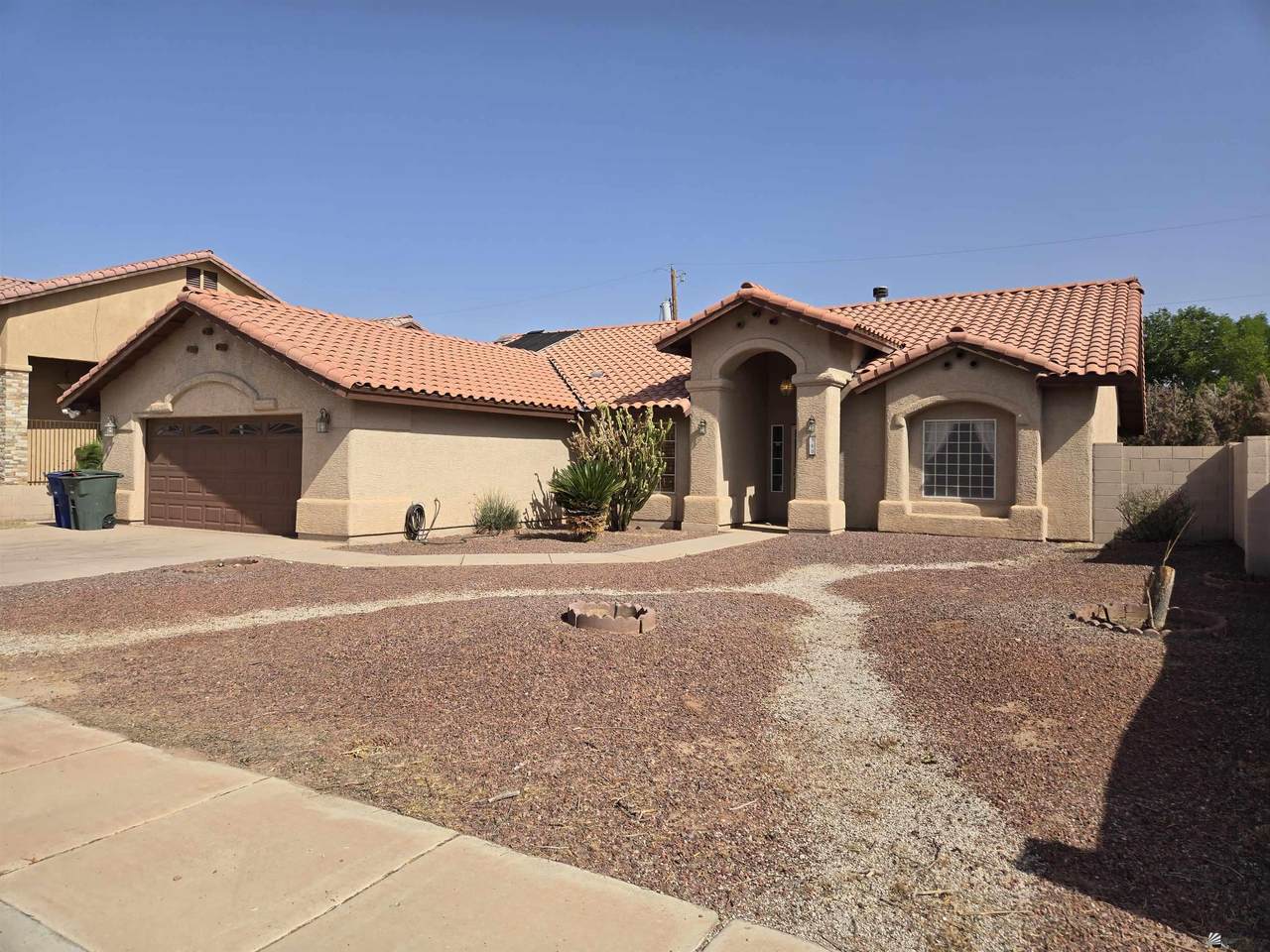 960 34 ST - Photo 1