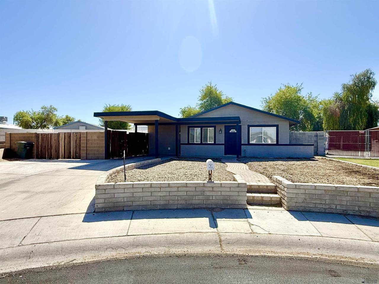 1265 13 AVE - Photo 1