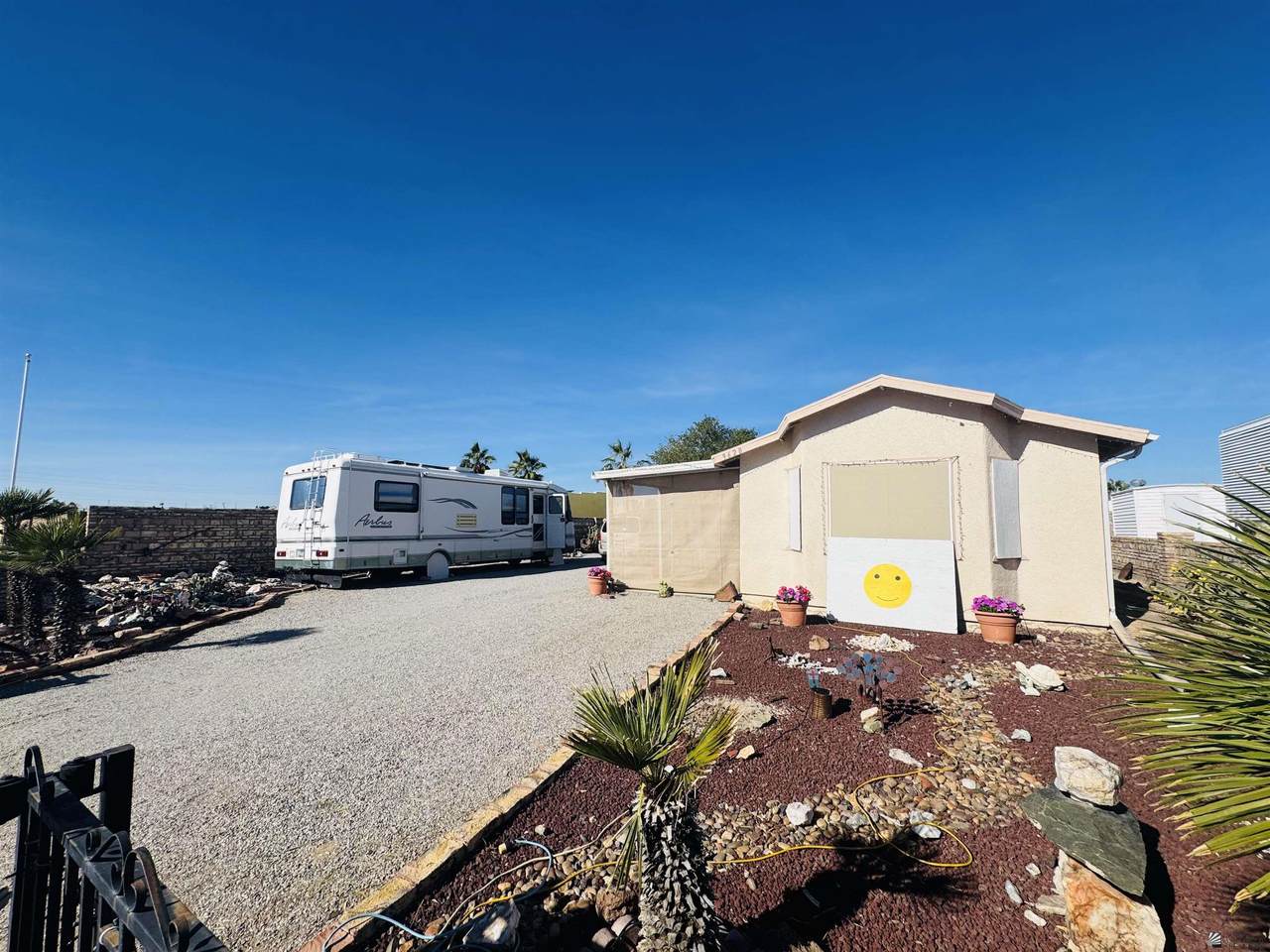 9628 33 LN - Photo 1