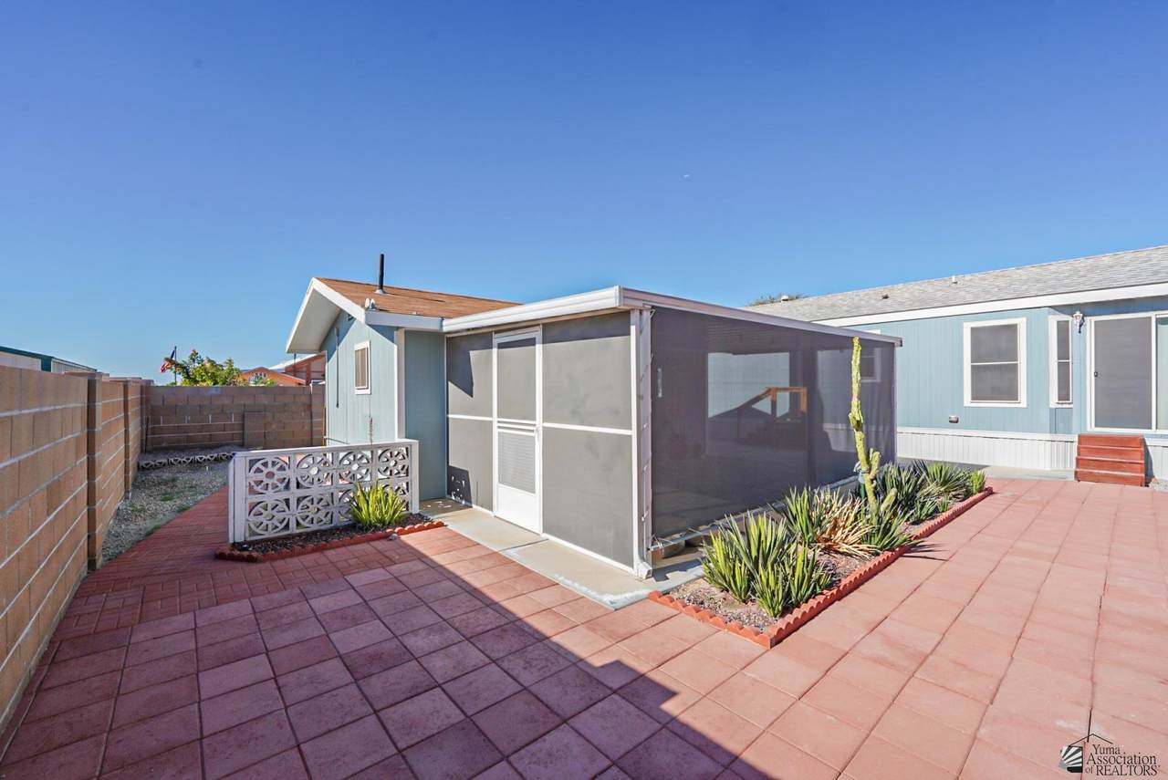 10430 Summer Ave - Photo 1