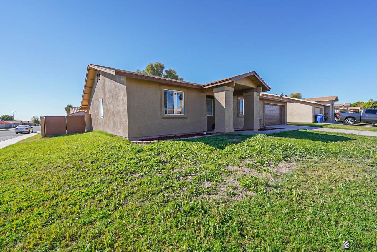 2907 29 LN - Photo 1
