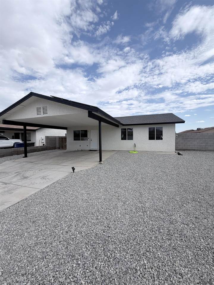 8927 39 ST - Photo 1
