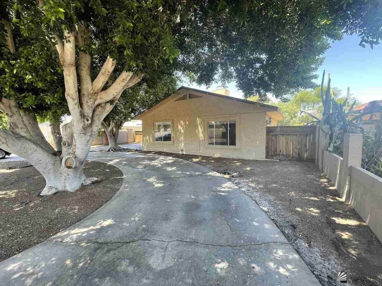 2704 15 ST - Photo 1