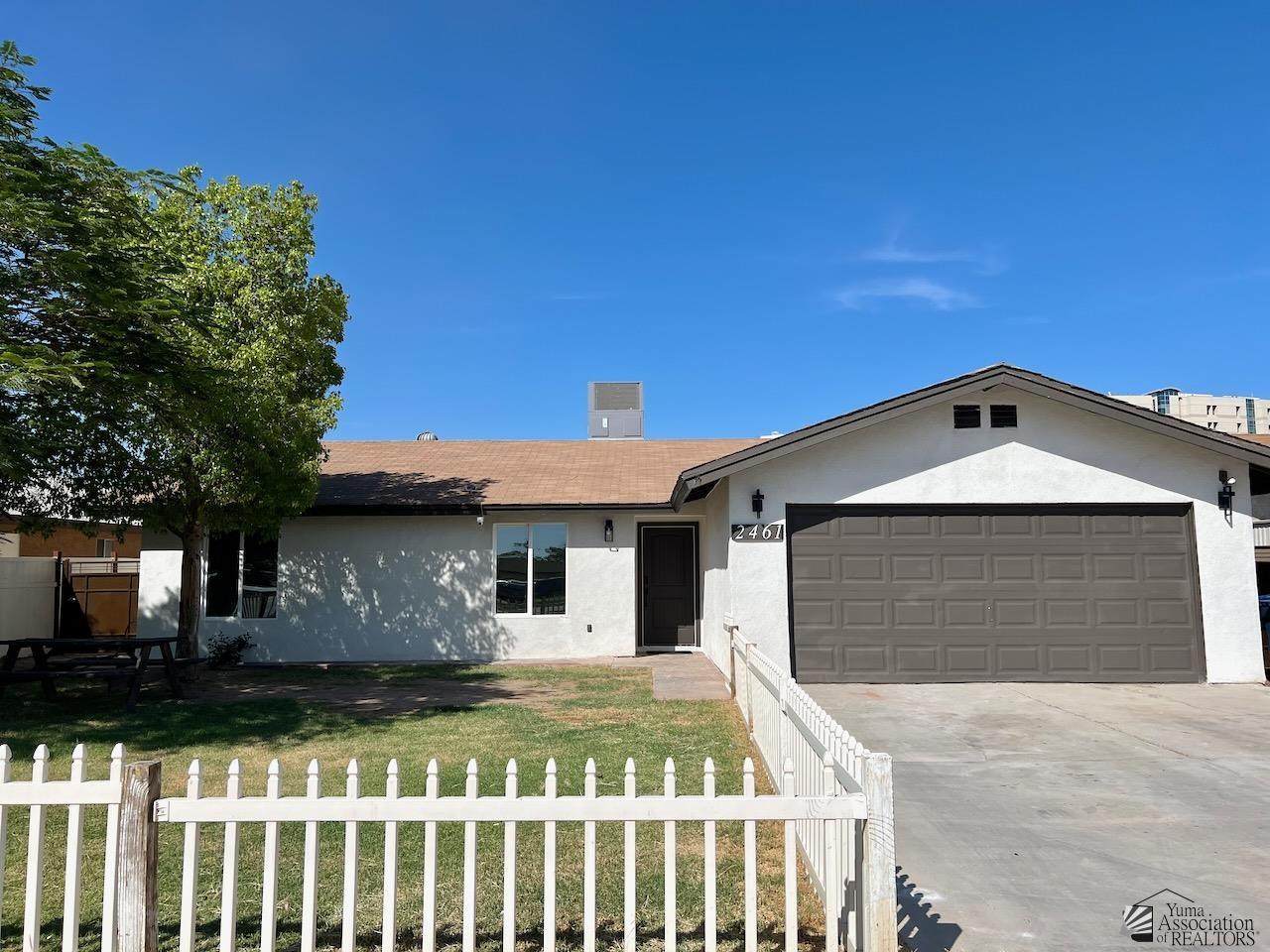2461 17 AVE - Photo 1