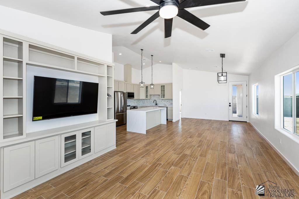 10837 45 ST - Photo 1