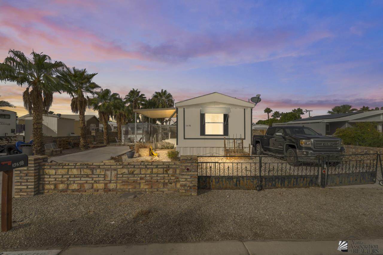 13698 47 DR - Photo 1