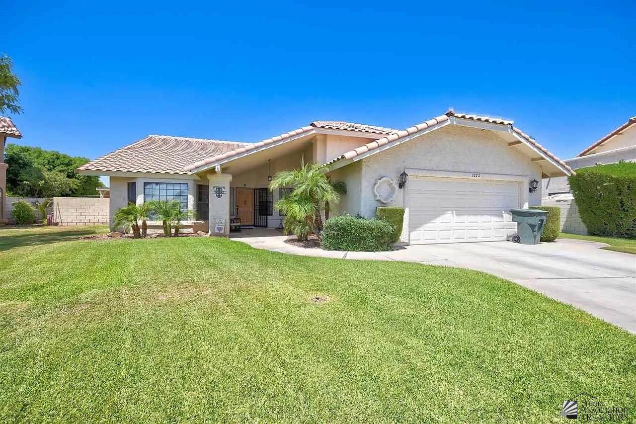 1272 24 AVE - Photo 1