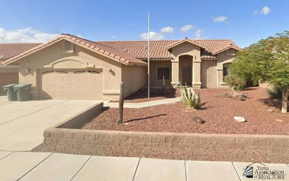 10714 38 LN - Photo 1