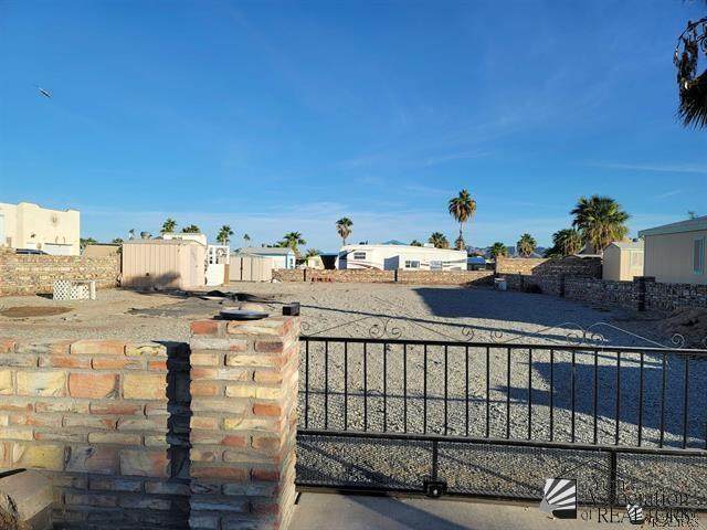 13424 52 DR - Photo 1
