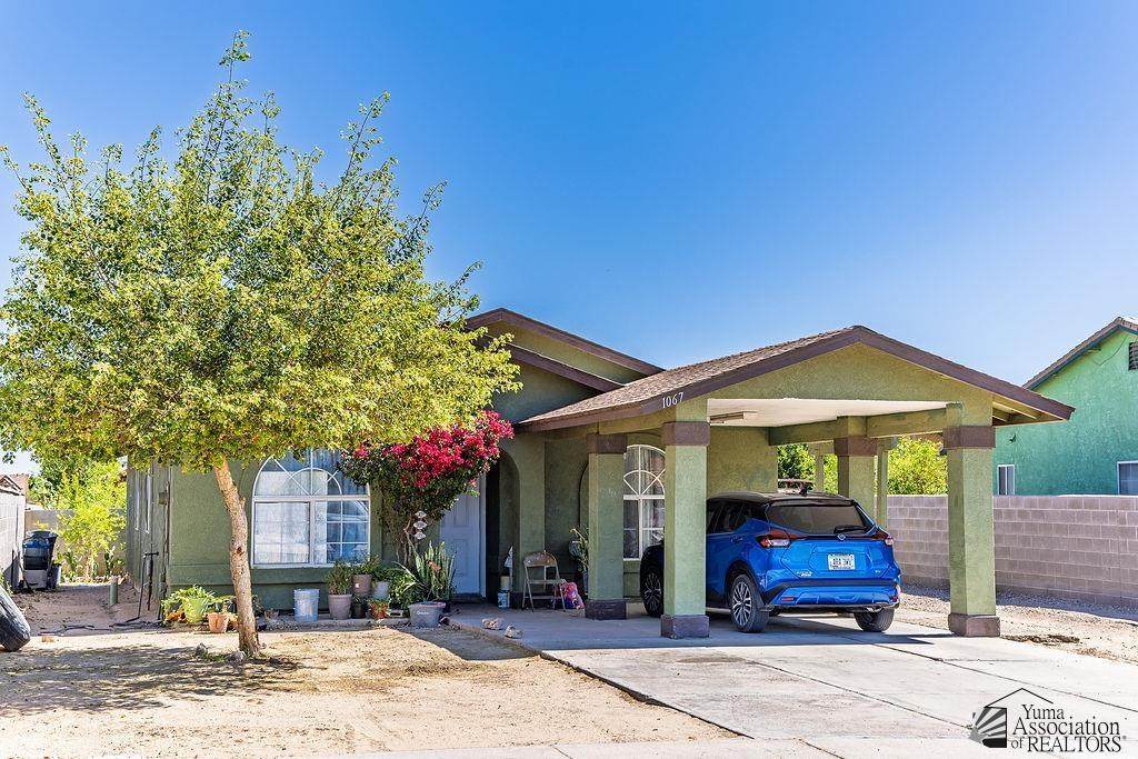1067 4 DR - Photo 1