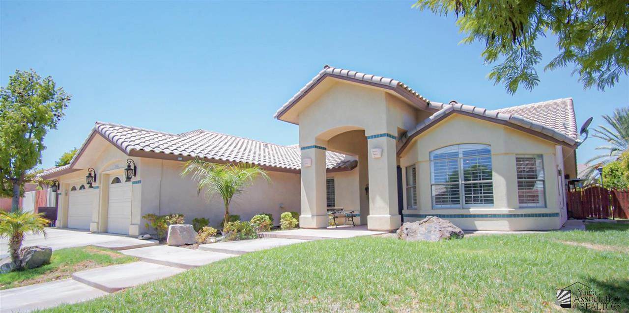 3376 15 AVE - Photo 1