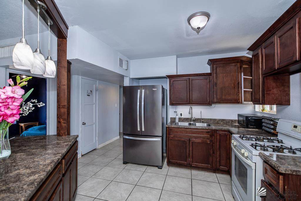 1551 7 AVE - Photo 1
