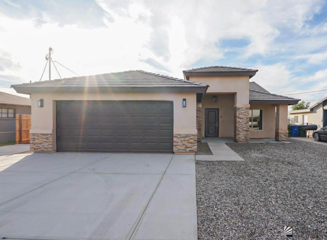 2184 5 AVE - Photo 1